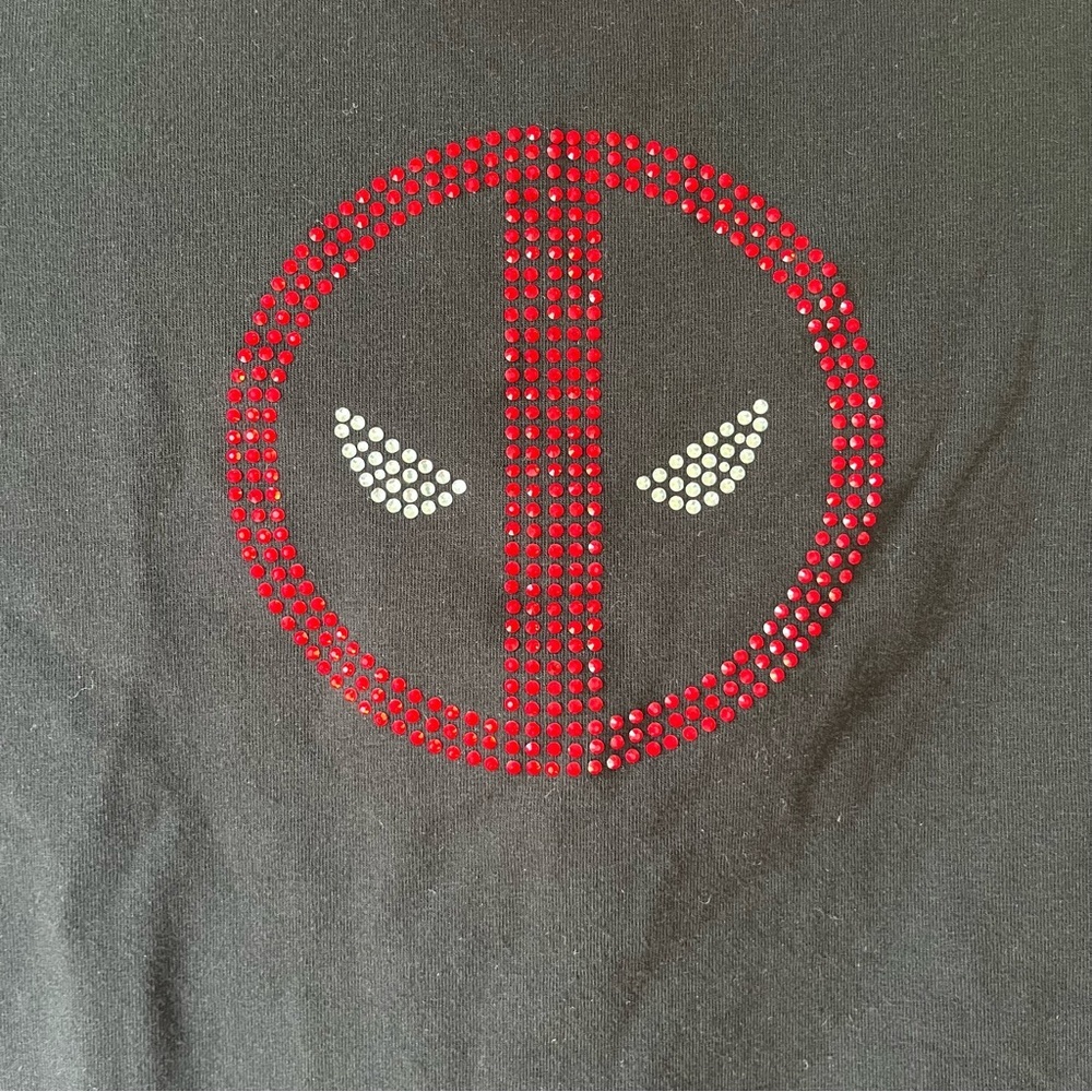 Hot Topic Black and Red Marvel Deadpool Short Sleeve Tee - Picture 3 of 9